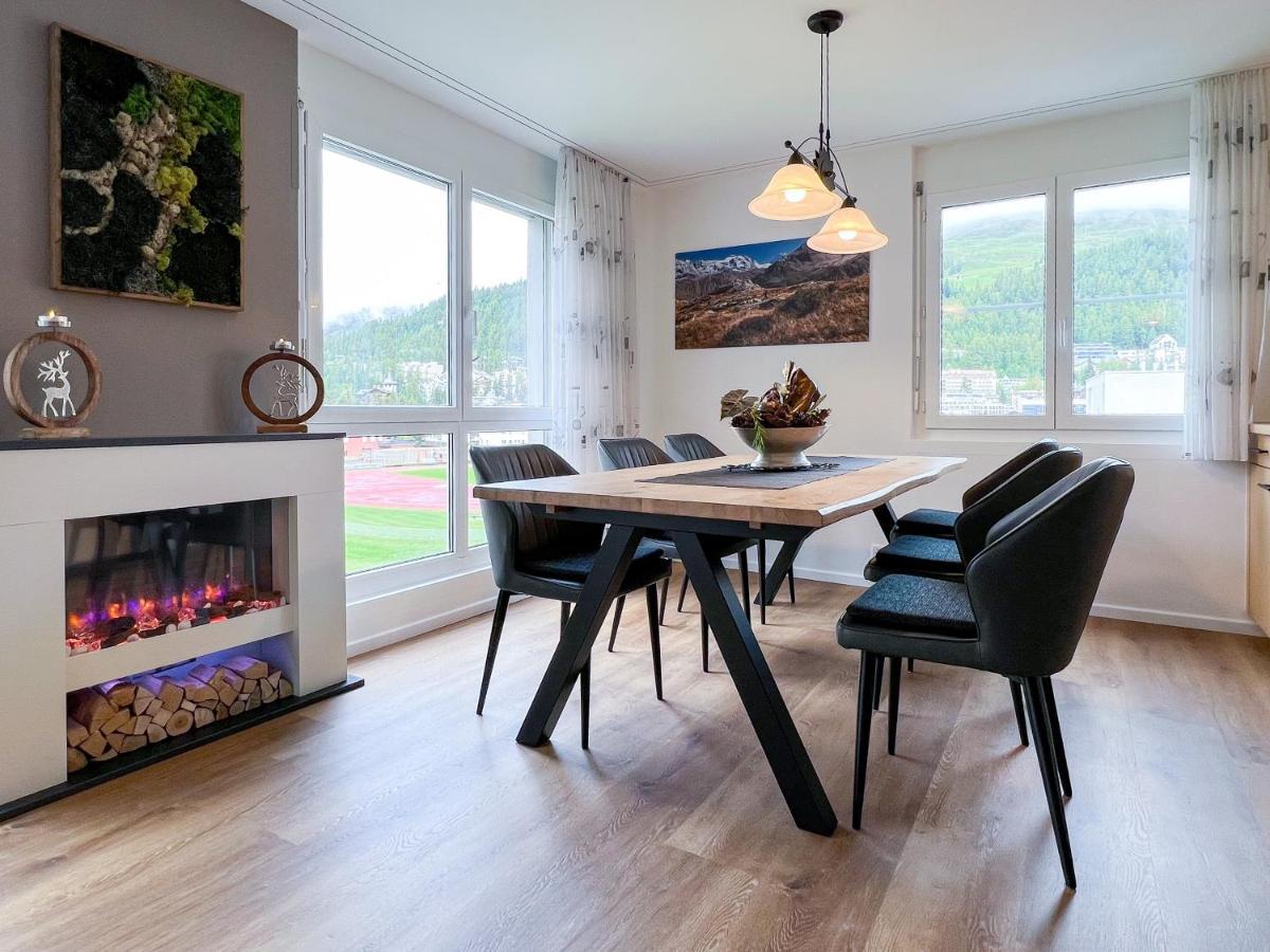 Swissme - 100qm - Balkon - 2 Baeder - Parkplatz - Fussbodenheizung Saint-Moritz