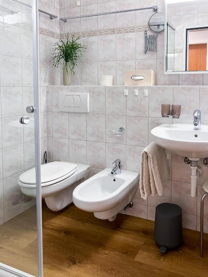 Appartement Swissme - 100qm - Balkon - 2 Baeder - Parkplatz - Fussbodenheizung Saint-Moritz